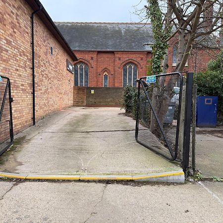 Spacious Modern 1 Bed Apartments In St Neots - Perfect For Contractors & Professionals - Free Parking - Wifi - Fully Equipped Kitchen - Smart Tv Ideal For Work Stays And Long Projects Екстериор снимка