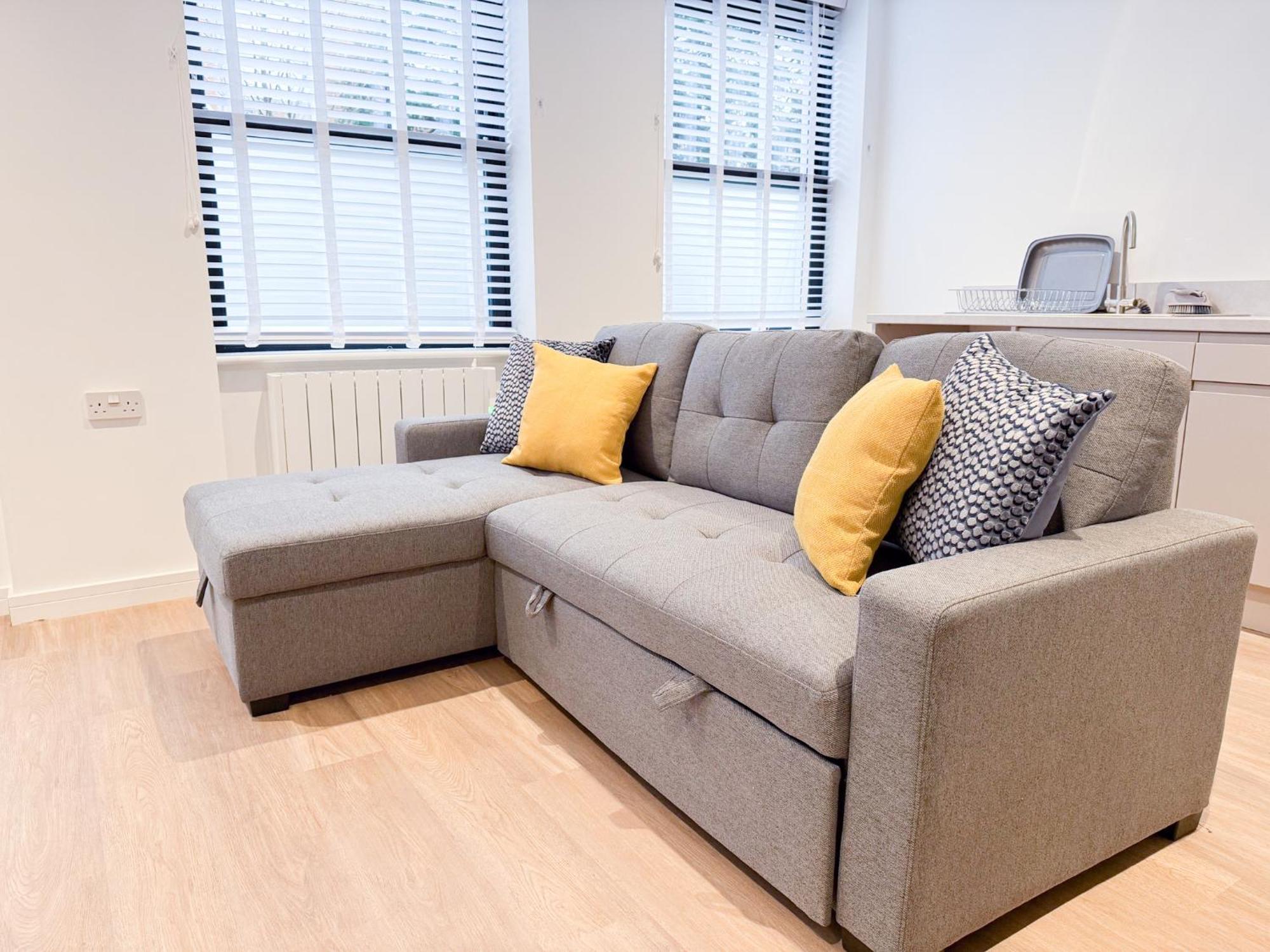 Spacious Modern 1 Bed Apartments In St Neots - Perfect For Contractors & Professionals - Free Parking - Wifi - Fully Equipped Kitchen - Smart Tv Ideal For Work Stays And Long Projects Екстериор снимка