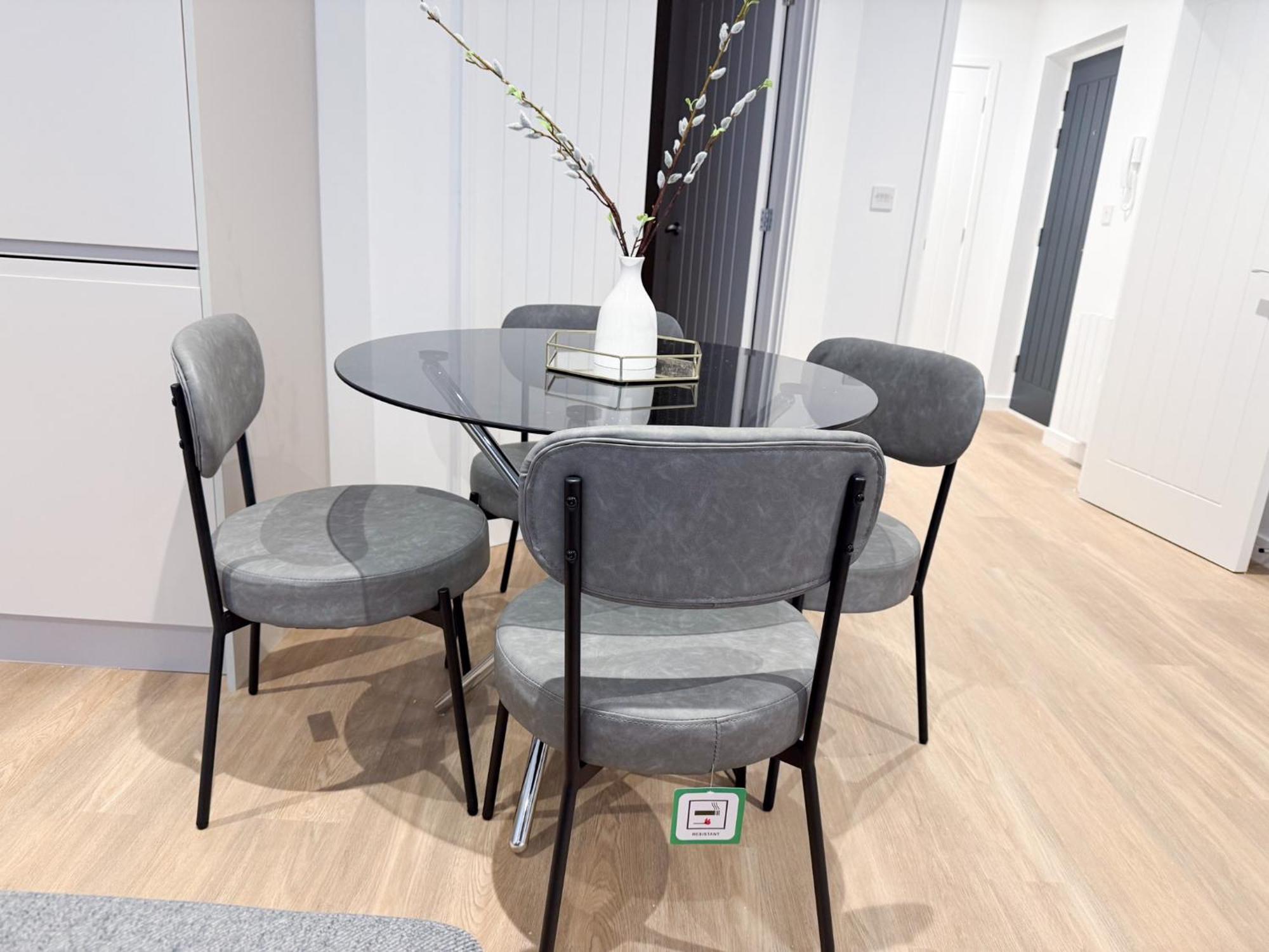 Spacious Modern 1 Bed Apartments In St Neots - Perfect For Contractors & Professionals - Free Parking - Wifi - Fully Equipped Kitchen - Smart Tv Ideal For Work Stays And Long Projects Екстериор снимка