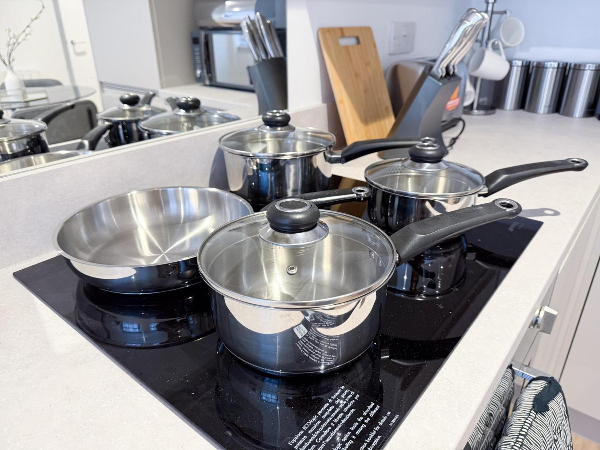 Spacious Modern 1 Bed Apartments In St Neots - Perfect For Contractors & Professionals - Free Parking - Wifi - Fully Equipped Kitchen - Smart Tv Ideal For Work Stays And Long Projects Екстериор снимка
