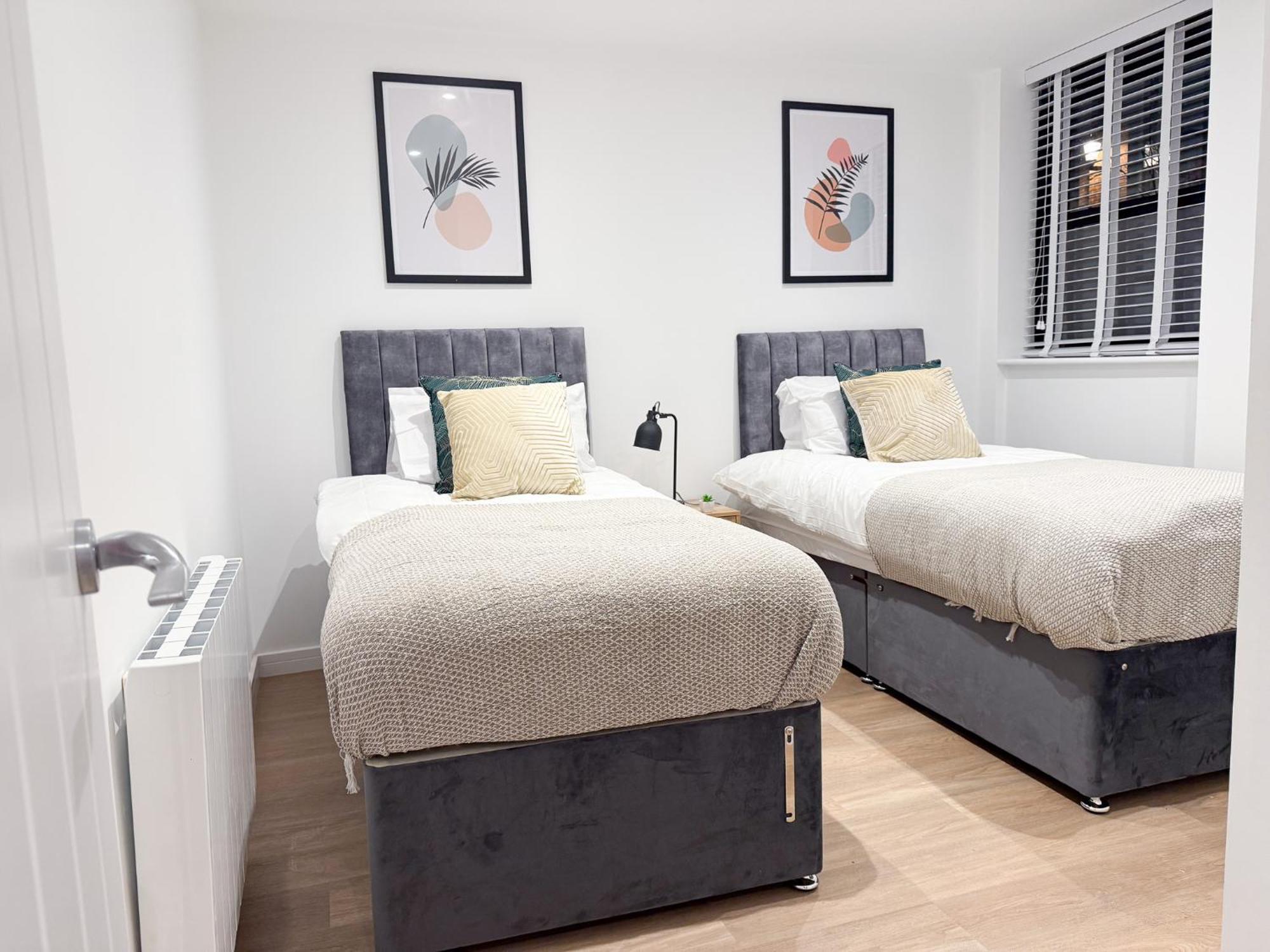 Spacious Modern 1 Bed Apartments In St Neots - Perfect For Contractors & Professionals - Free Parking - Wifi - Fully Equipped Kitchen - Smart Tv Ideal For Work Stays And Long Projects Екстериор снимка