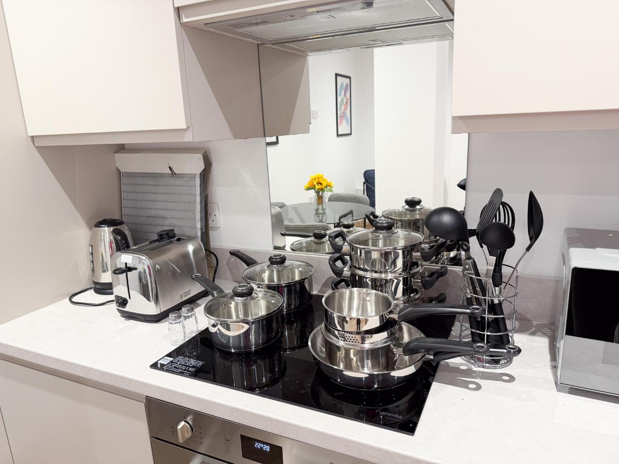 Spacious Modern 1 Bed Apartments In St Neots - Perfect For Contractors & Professionals - Free Parking - Wifi - Fully Equipped Kitchen - Smart Tv Ideal For Work Stays And Long Projects Екстериор снимка