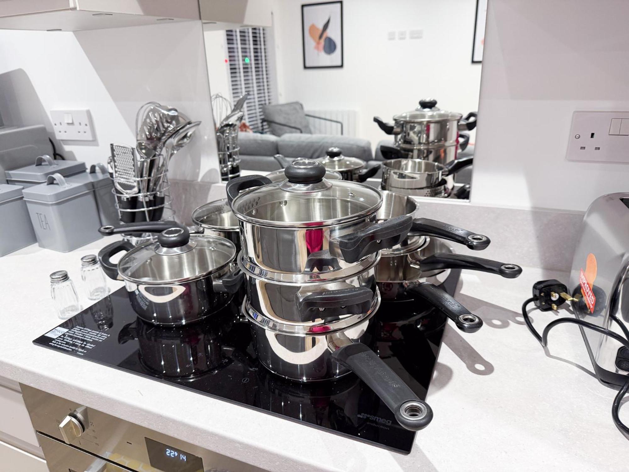 Spacious Modern 1 Bed Apartments In St Neots - Perfect For Contractors & Professionals - Free Parking - Wifi - Fully Equipped Kitchen - Smart Tv Ideal For Work Stays And Long Projects Екстериор снимка