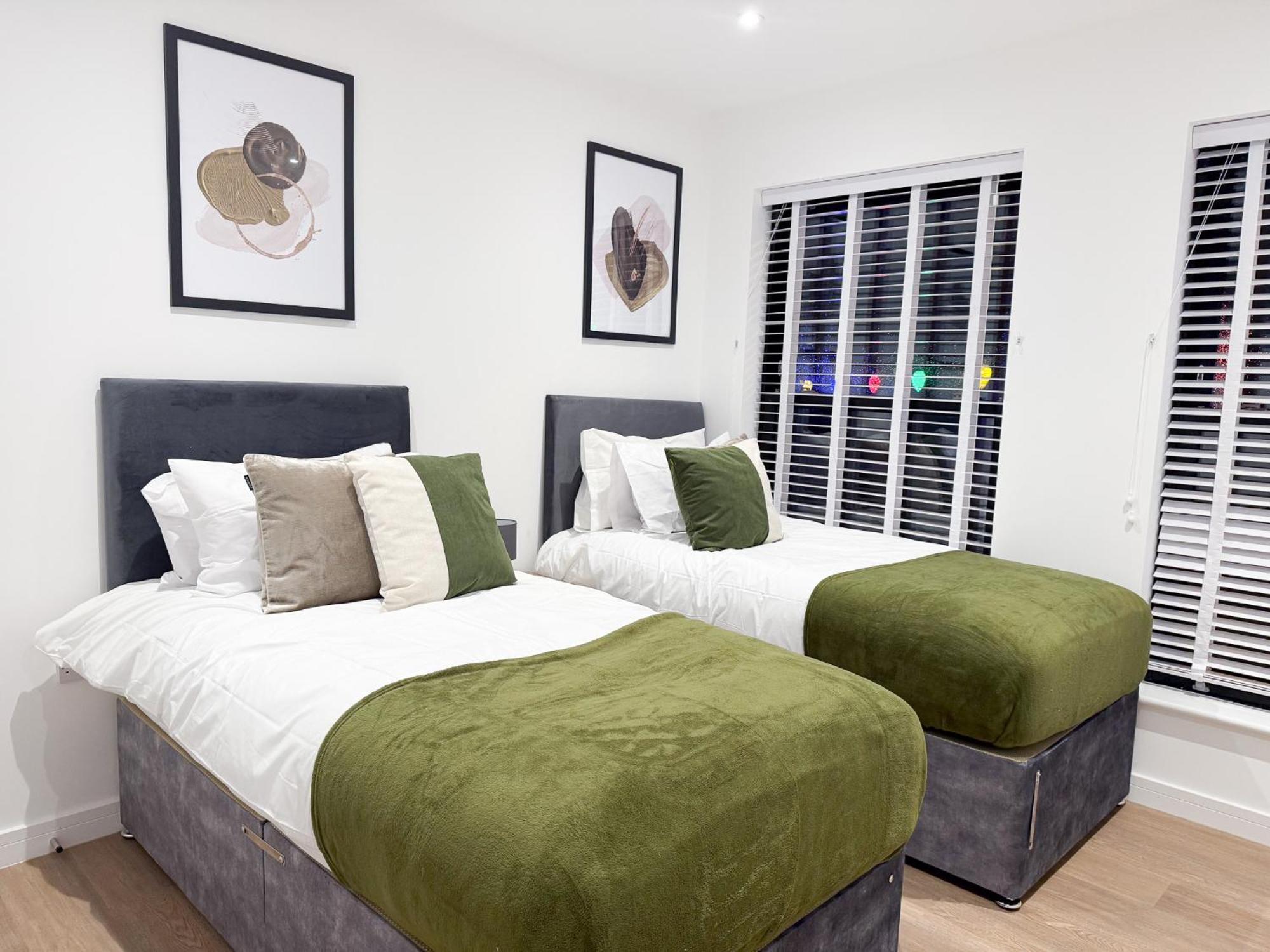 Spacious Modern 1 Bed Apartments In St Neots - Perfect For Contractors & Professionals - Free Parking - Wifi - Fully Equipped Kitchen - Smart Tv Ideal For Work Stays And Long Projects Екстериор снимка