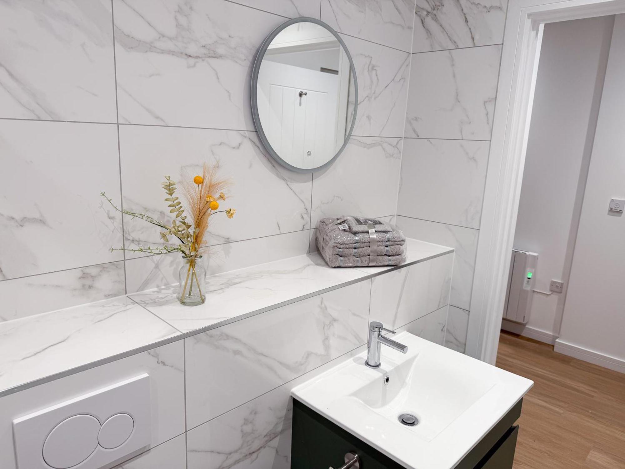 Spacious Modern 1 Bed Apartments In St Neots - Perfect For Contractors & Professionals - Free Parking - Wifi - Fully Equipped Kitchen - Smart Tv Ideal For Work Stays And Long Projects Екстериор снимка