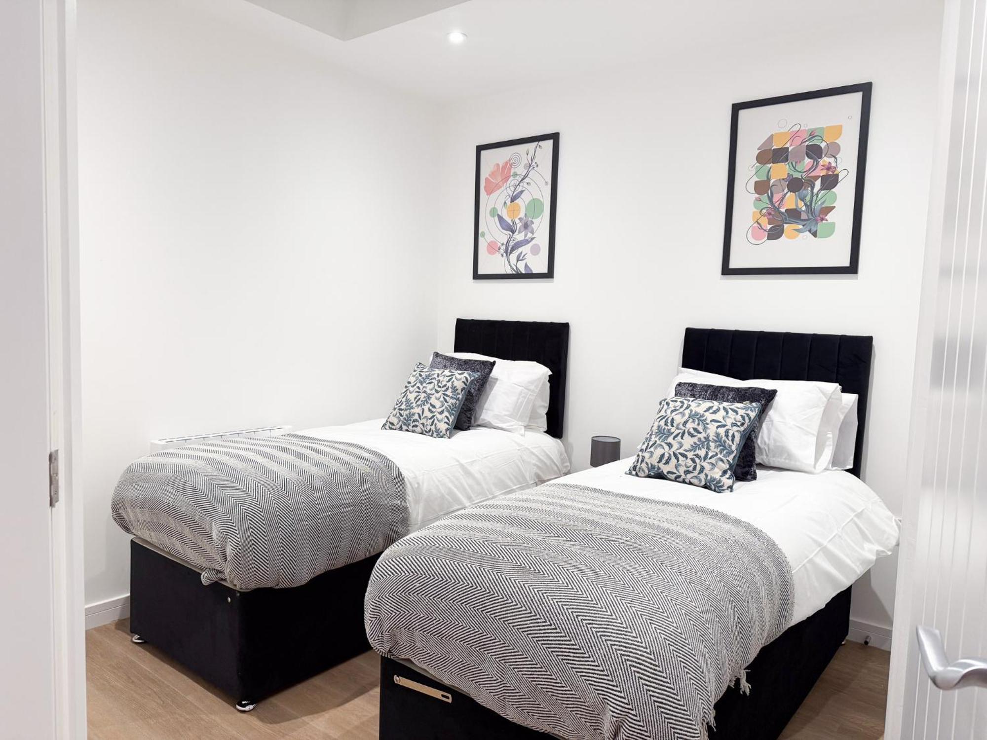 Spacious Modern 1 Bed Apartments In St Neots - Perfect For Contractors & Professionals - Free Parking - Wifi - Fully Equipped Kitchen - Smart Tv Ideal For Work Stays And Long Projects Екстериор снимка