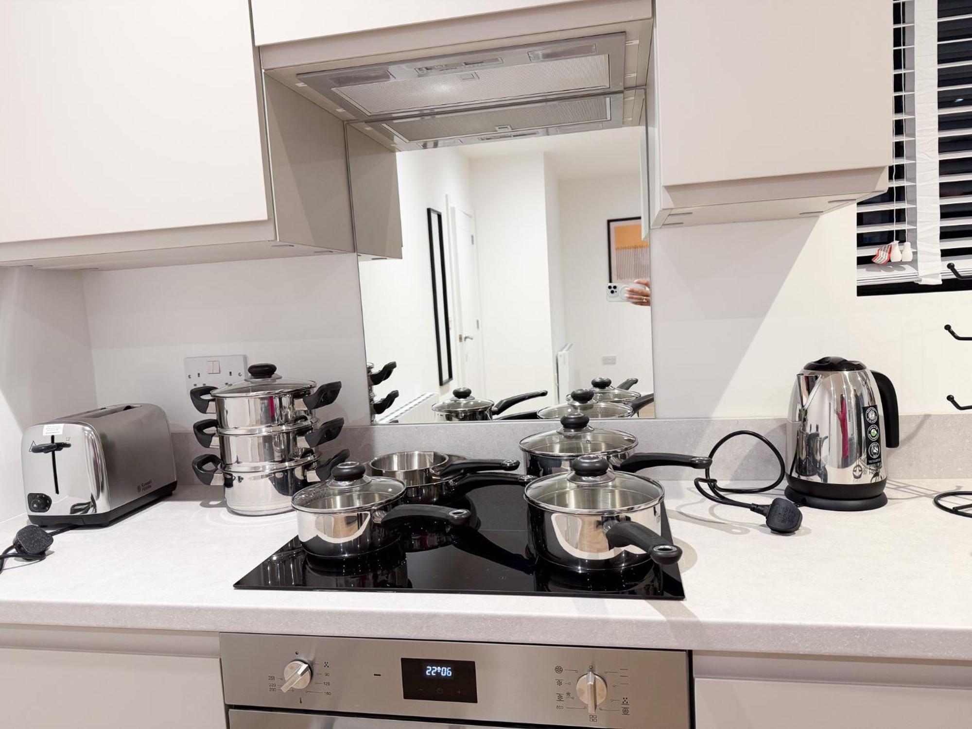 Spacious Modern 1 Bed Apartments In St Neots - Perfect For Contractors & Professionals - Free Parking - Wifi - Fully Equipped Kitchen - Smart Tv Ideal For Work Stays And Long Projects Екстериор снимка