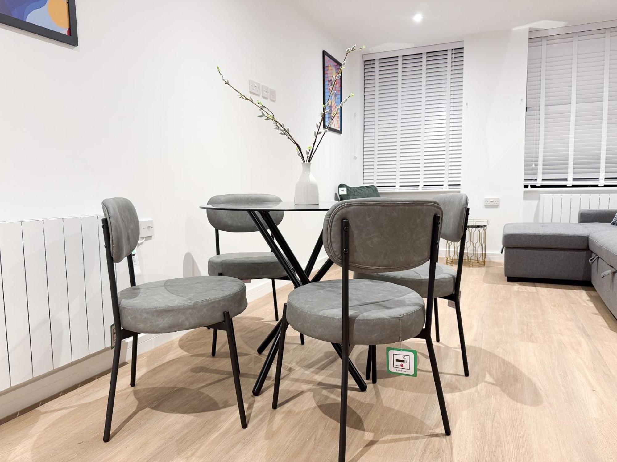 Spacious Modern 1 Bed Apartments In St Neots - Perfect For Contractors & Professionals - Free Parking - Wifi - Fully Equipped Kitchen - Smart Tv Ideal For Work Stays And Long Projects Екстериор снимка