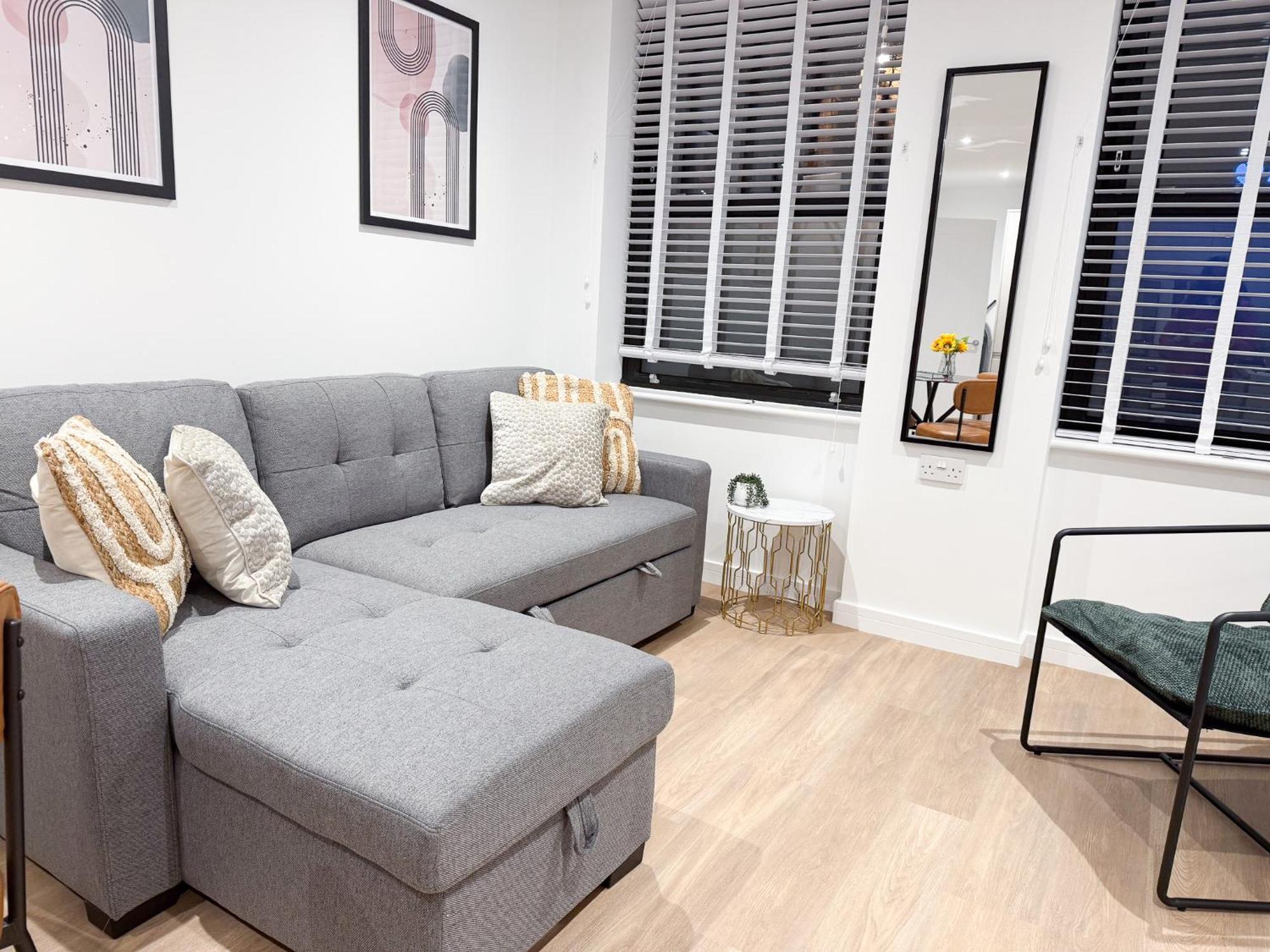 Spacious Modern 1 Bed Apartments In St Neots - Perfect For Contractors & Professionals - Free Parking - Wifi - Fully Equipped Kitchen - Smart Tv Ideal For Work Stays And Long Projects Екстериор снимка
