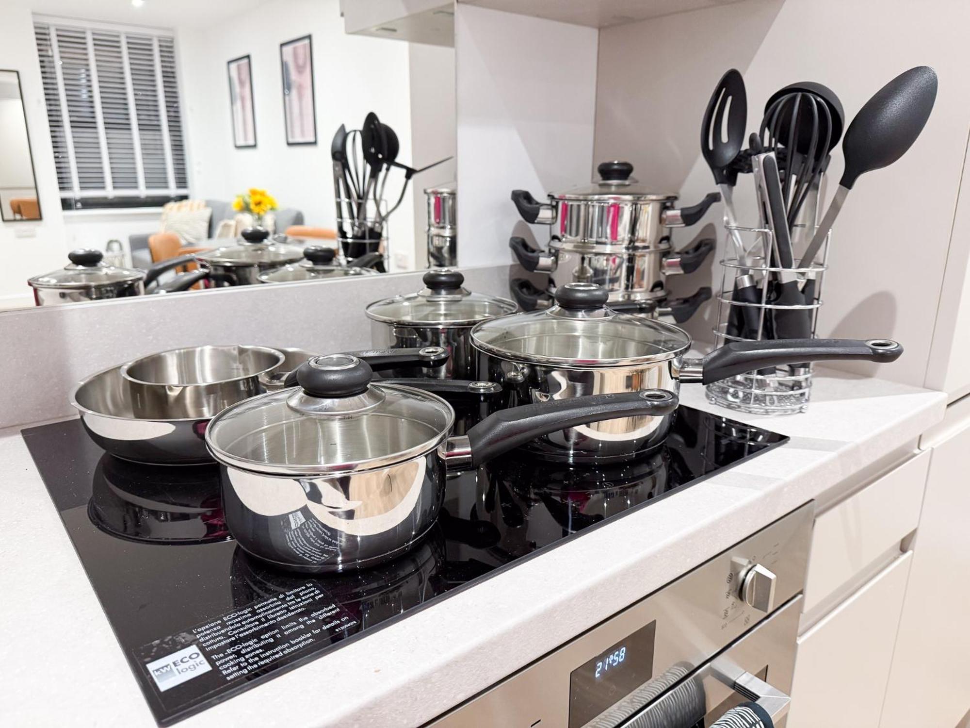 Spacious Modern 1 Bed Apartments In St Neots - Perfect For Contractors & Professionals - Free Parking - Wifi - Fully Equipped Kitchen - Smart Tv Ideal For Work Stays And Long Projects Екстериор снимка