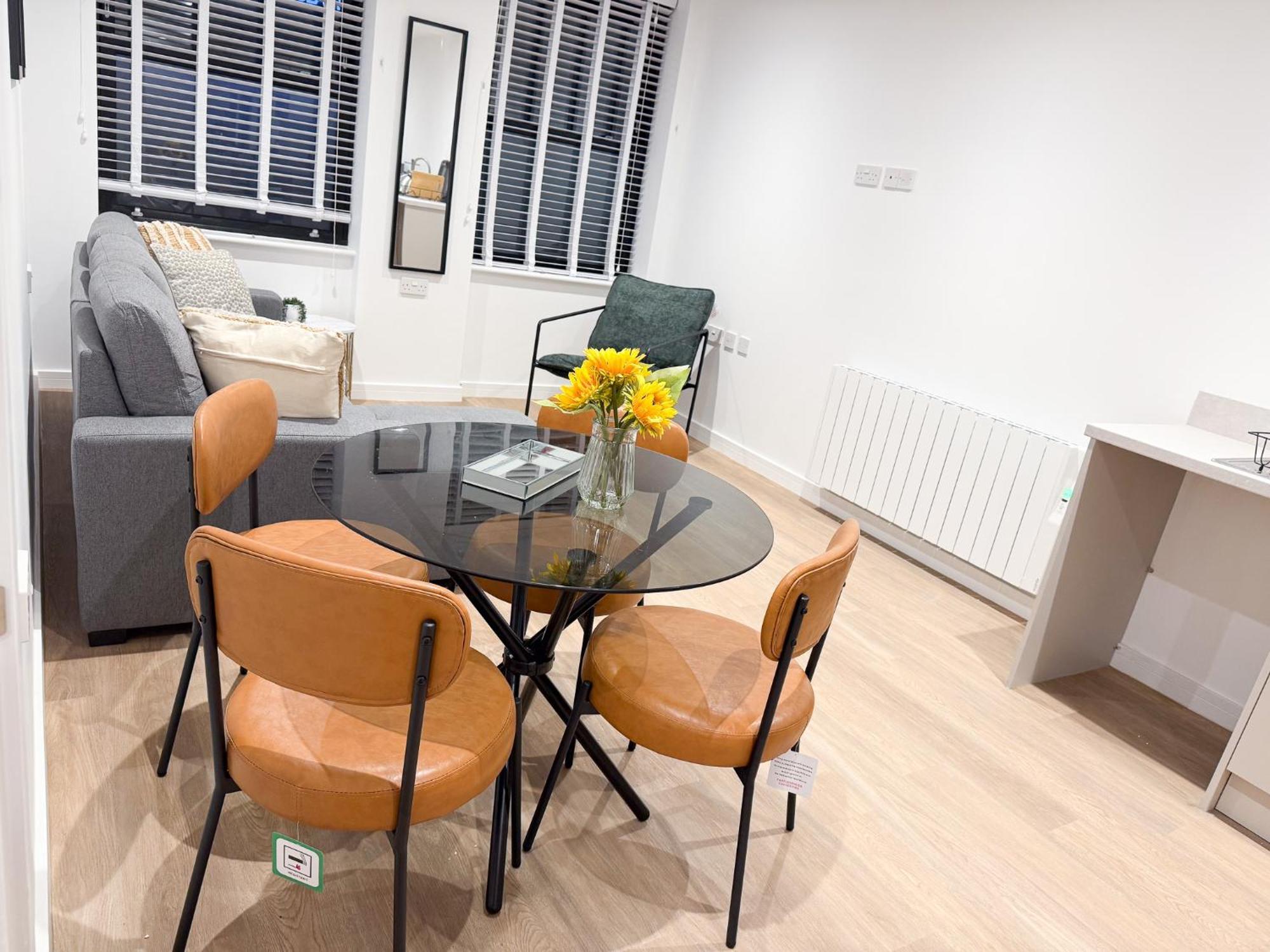 Spacious Modern 1 Bed Apartments In St Neots - Perfect For Contractors & Professionals - Free Parking - Wifi - Fully Equipped Kitchen - Smart Tv Ideal For Work Stays And Long Projects Екстериор снимка