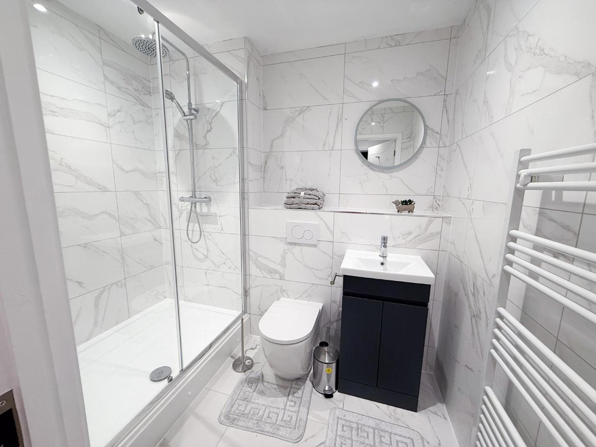 Spacious Modern 1 Bed Apartments In St Neots - Perfect For Contractors & Professionals - Free Parking - Wifi - Fully Equipped Kitchen - Smart Tv Ideal For Work Stays And Long Projects Екстериор снимка